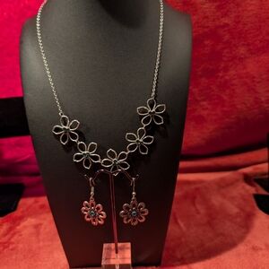 Elegant Silver Floral Necklace and Earring Set